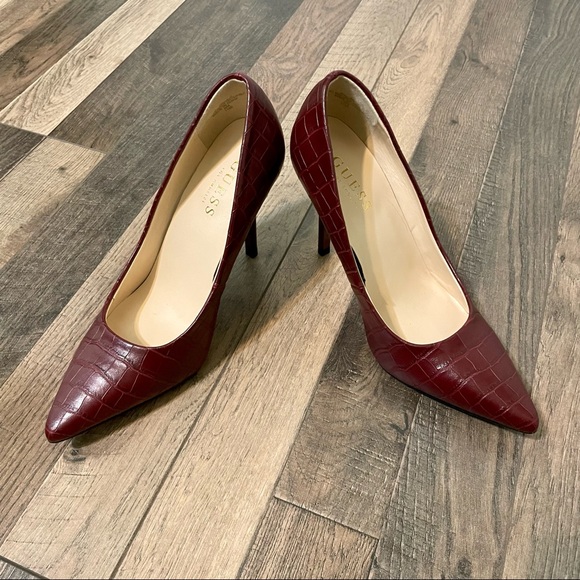 🚫SOLD🚫GUESS Heels - Picture 6 of 16